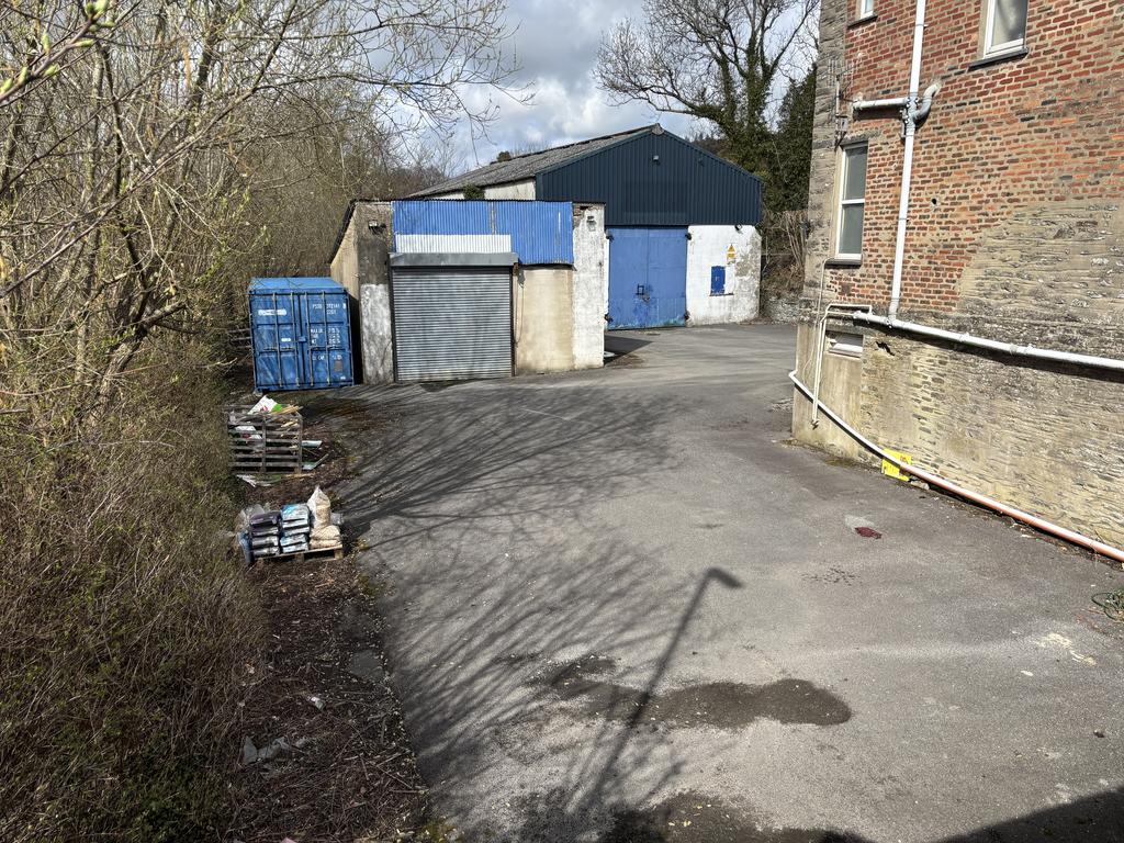Detached Garage