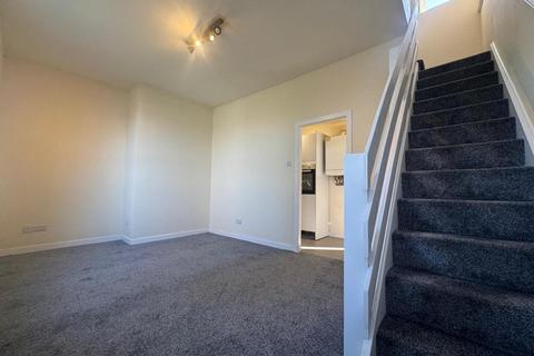 2 bedroom terraced house to rent, Low Road, Earlsheaton, Dewsbury
