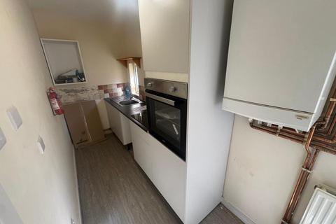 2 bedroom terraced house to rent, Low Road, Earlsheaton, Dewsbury