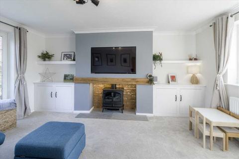 58 Dinglederry, Olney, MK46 5ET