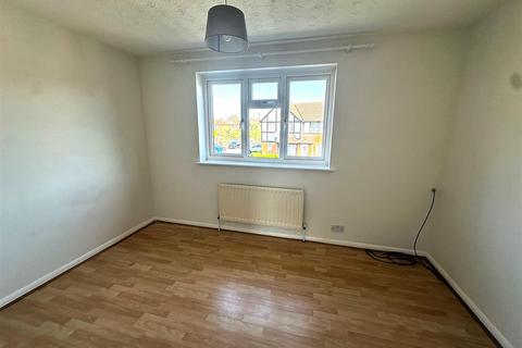 45 Pacific Close, Feltham, TW14 9XE