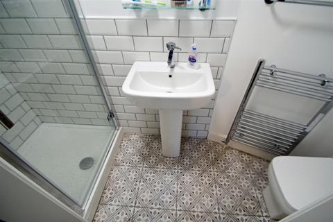 1 bedroom in a house share to rent, Cliff Road Gardens, Woodhouse, Leeds, LS6 2EY