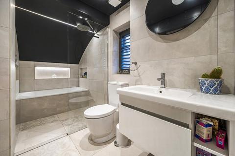 10a Avington Grove, London, SE20 8RY