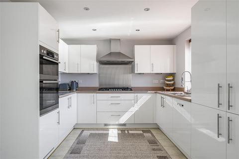 4 bedroom detached house for sale, Gandy Way, Devizes