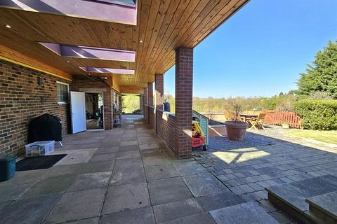 4 bedroom detached house for sale, Deerhurst, Gloucester