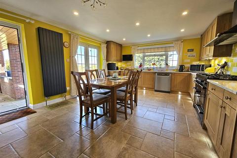 4 bedroom detached house for sale, Deerhurst, Gloucester
