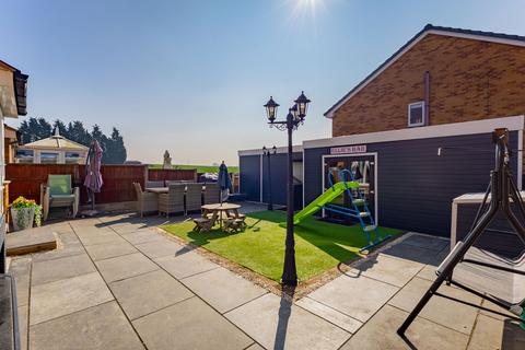 17 Henley Drive, Featherstone, Pontefract, WF7 5NY