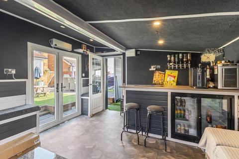 17 Henley Drive, Featherstone, Pontefract, WF7 5NY