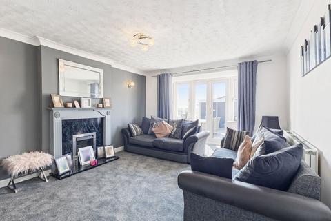 17 Henley Drive, Featherstone, Pontefract, WF7 5NY
