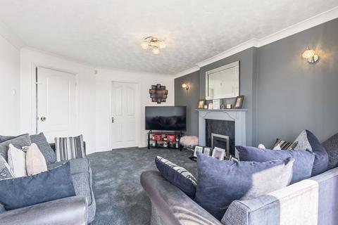 17 Henley Drive, Featherstone, Pontefract, WF7 5NY
