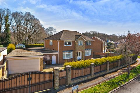 4 bedroom detached house for sale, Foxhill Crescent, Leeds LS16