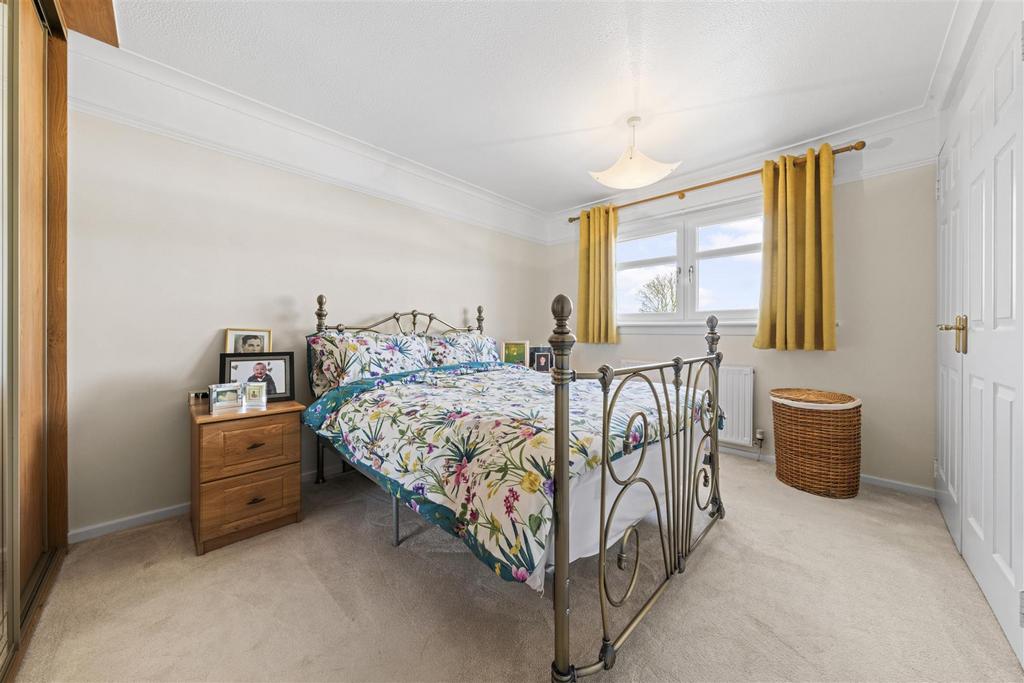 Bedroom 2 (2).JPG