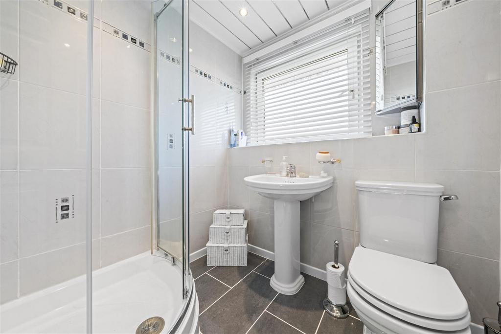 Bathroom (2).jpg