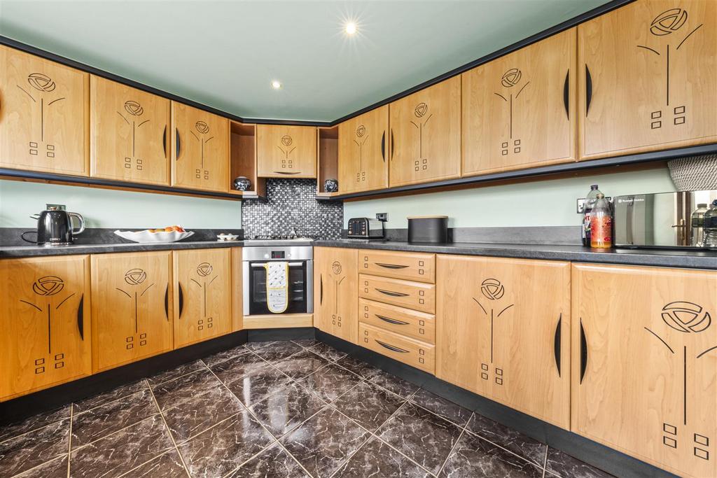 Kitchen (2).jpg