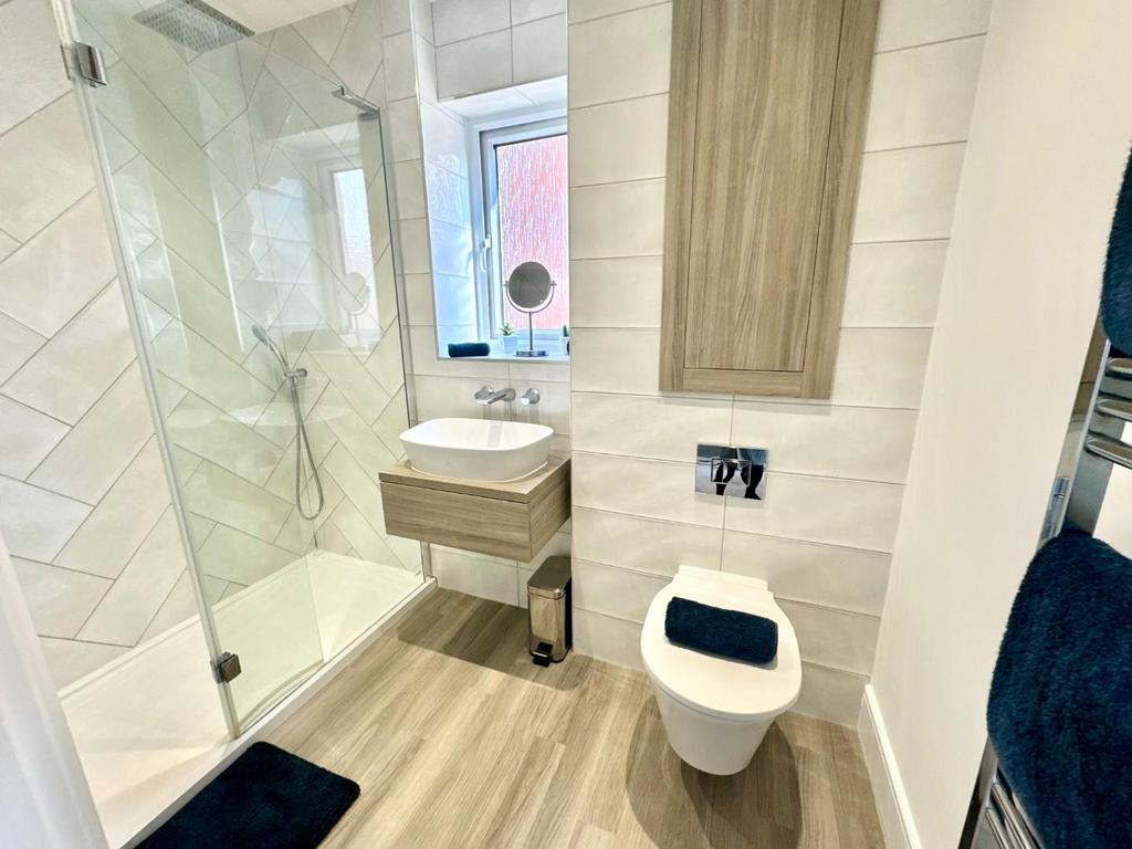 Ensuite.jpeg