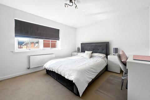 12 Bearwood Road, Stanford-le-hope, SS17 0FH