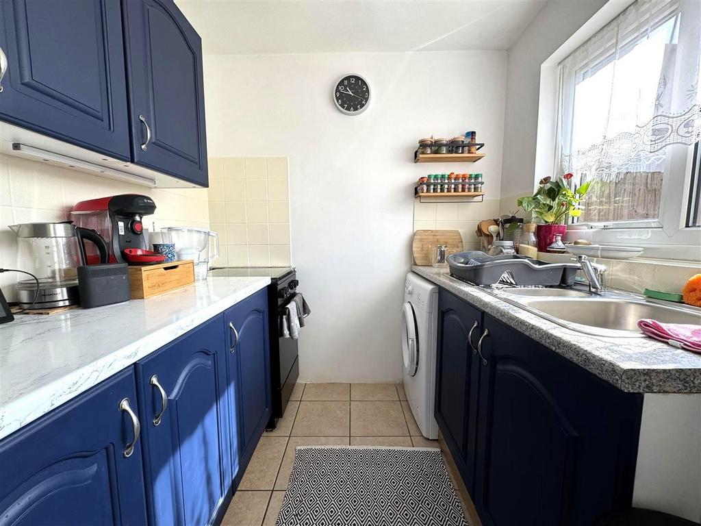 Kitchen2.jpg