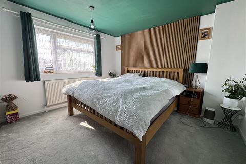 5 Caxton Close, Swindon, SN3 2HS