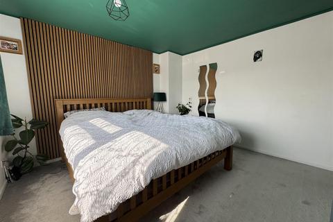 5 Caxton Close, Swindon, SN3 2HS