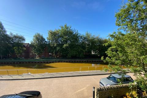 4 bedroom detached house to rent, Waters Way, Manchester M28