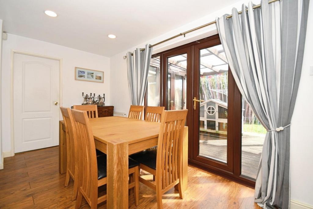 DINING ROOM.jpg