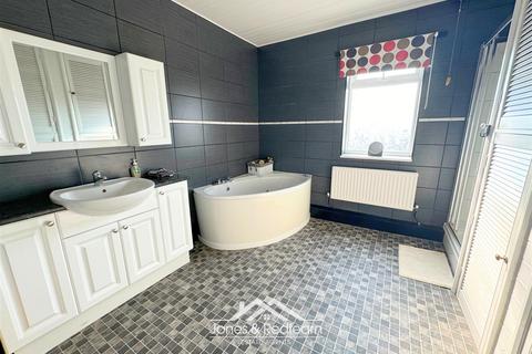 4 bedroom semi-detached house for sale, Marine Drive, Rhyl