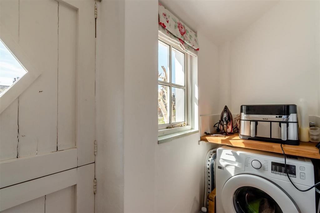 8639034-interior13.jpg