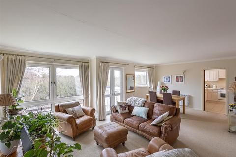 3 bedroom flat for sale, Burlington Court, Adderstone Crescent, Jesmond, Newcastle upon Tyne