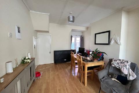 2 bedroom terraced house for sale, Estcourt Street, Hull, East Riding of Yorkshire. HU9 2RT