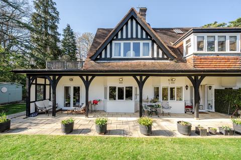2 bedroom flat for sale, Burnhams Road, Little Bookham, KT23