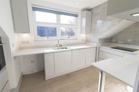 3 bedroom flat for sale, 16 Marlborough House, Holywell Avenue, Whitley Bay