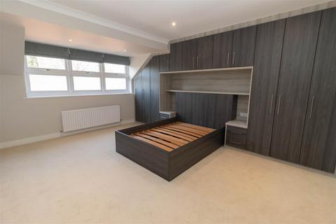 3 bedroom flat for sale, 16 Marlborough House, Holywell Avenue, Whitley Bay