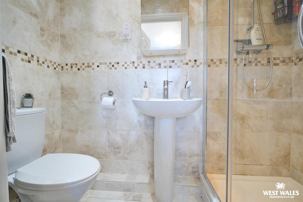 Ensuite shower room