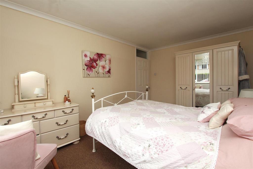 Bedroom one (2).JPG