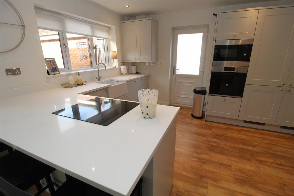 Kitchen2.JPG
