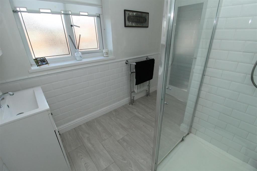 Ensuite1.JPG