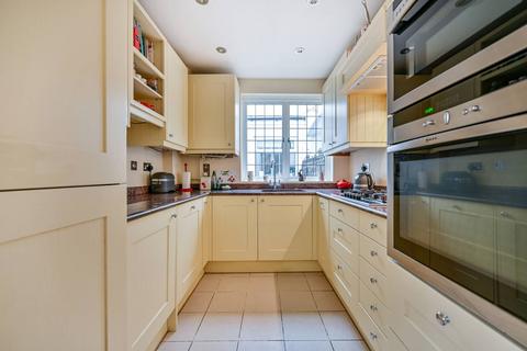 Flat 1, Fishery Lodge Avenue Road, Maidenhead, SL6 1UG