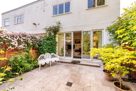 Flat 1, Fishery Lodge Avenue Road, Maidenhead, SL6 1UG