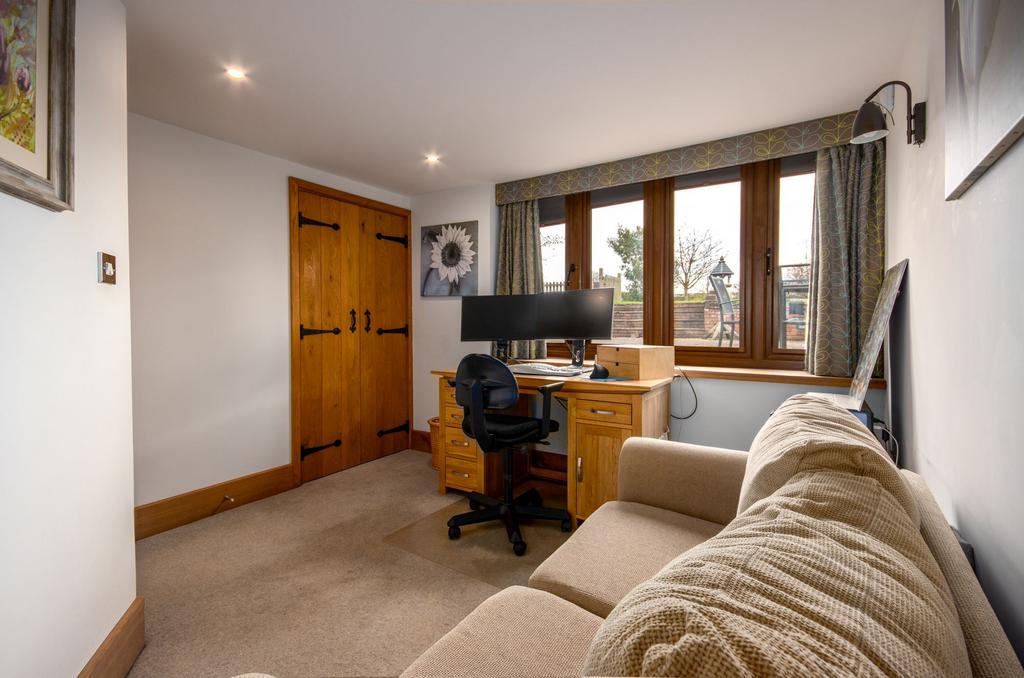 Bedroom 3/Office