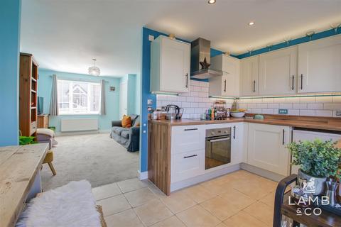 2 bedroom semi-detached house for sale, Cross Road, Clacton-On-Sea CO16