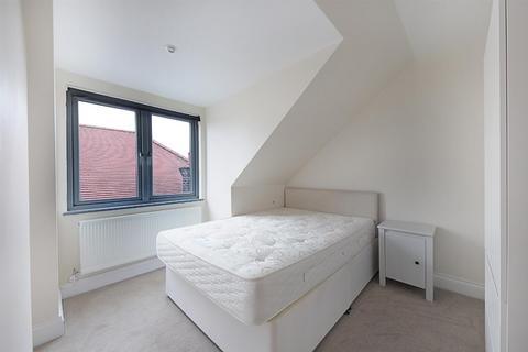 3 bedroom flat for sale, Gunnersbury Avenue, W5