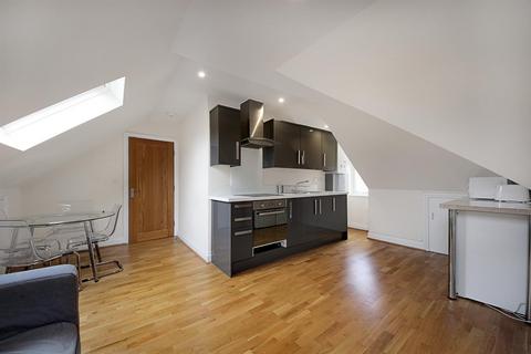 3 bedroom flat for sale, Gunnersbury Avenue, W5