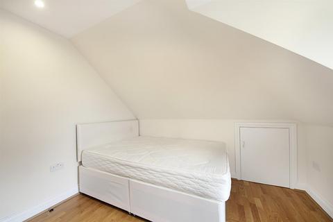 3 bedroom flat for sale, Gunnersbury Avenue, W5