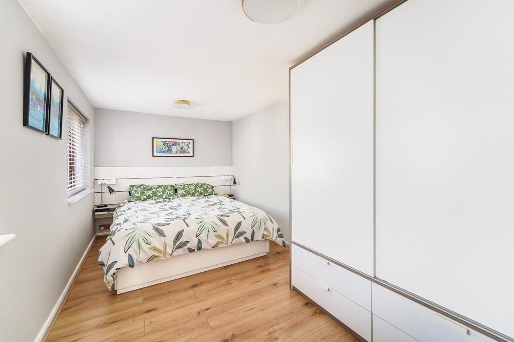 FLEETWOOD CLOSE (5).jpg