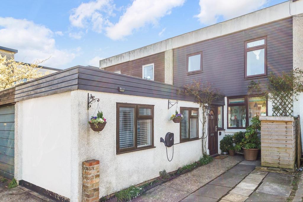 FLEETWOOD CLOSE (10).jpg