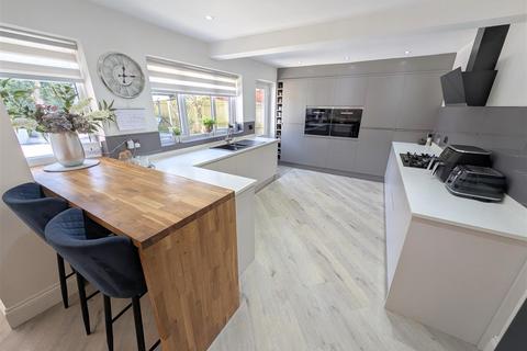 2 Alderley Close, Sandbach, CW11 1YX
