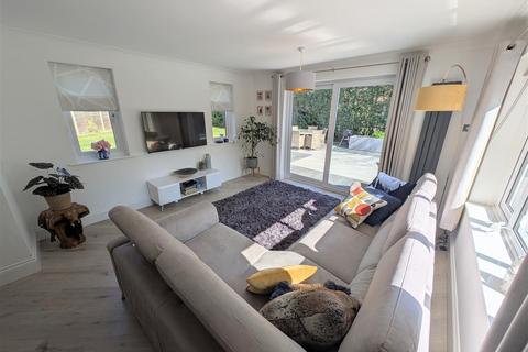 2 Alderley Close, Sandbach, CW11 1YX