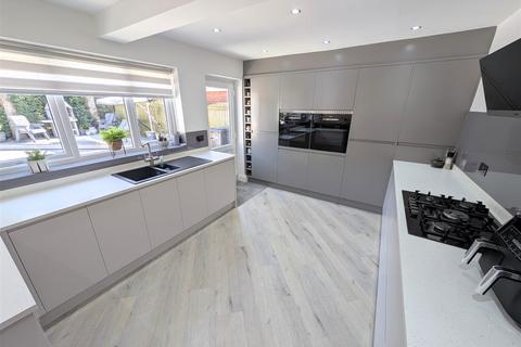 2 Alderley Close, Sandbach, CW11 1YX