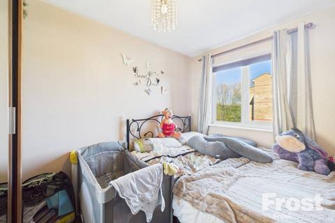 253 Redford Close, Feltham, TW13 4TG