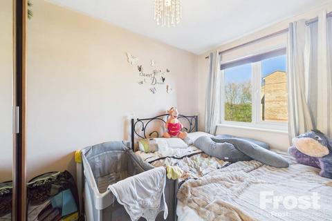 253 Redford Close, Feltham, TW13 4TG